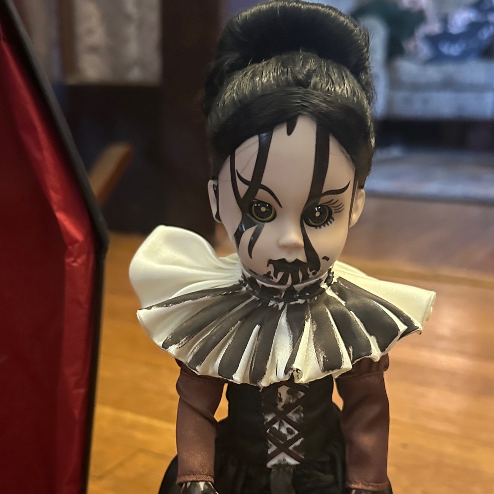 Resurrection IX Countess Bathory Sepia Variant - Picture 2 of 3
